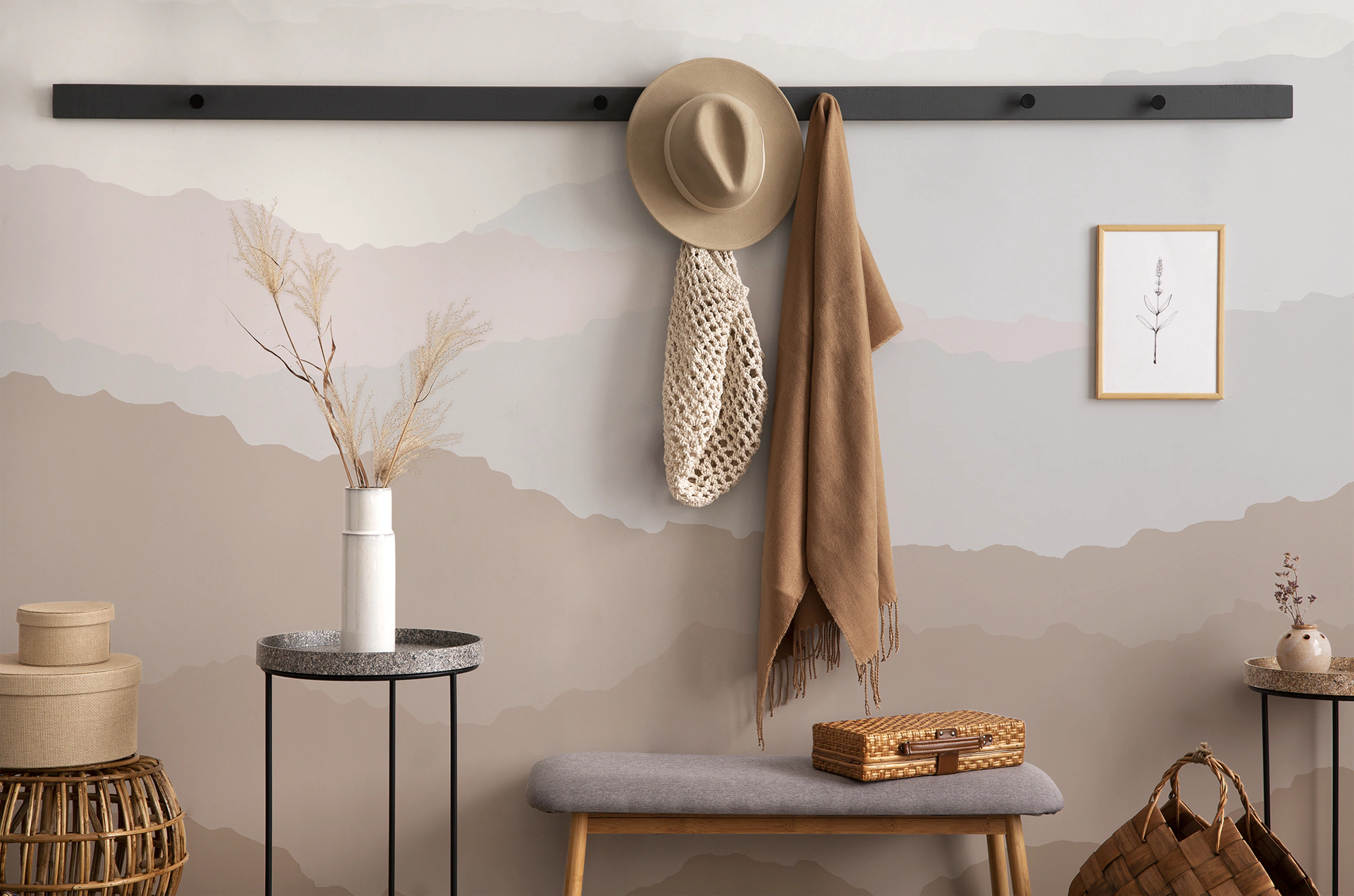 interior-design-inspiration-coridor-with-wallpaper