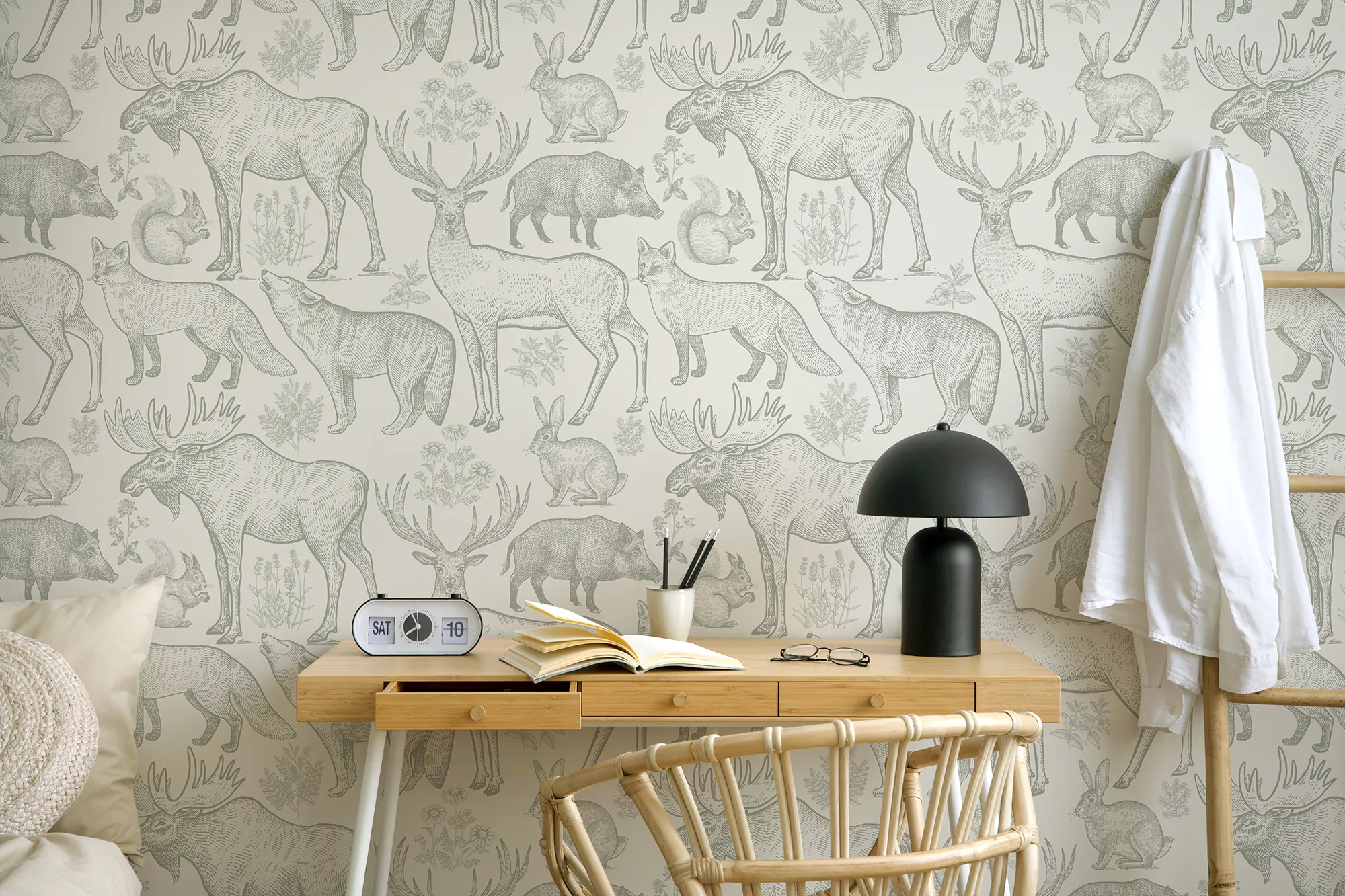 interior-design-inspiration-traditional-style-wallpaper-wall-gravure-animals-vintage-green