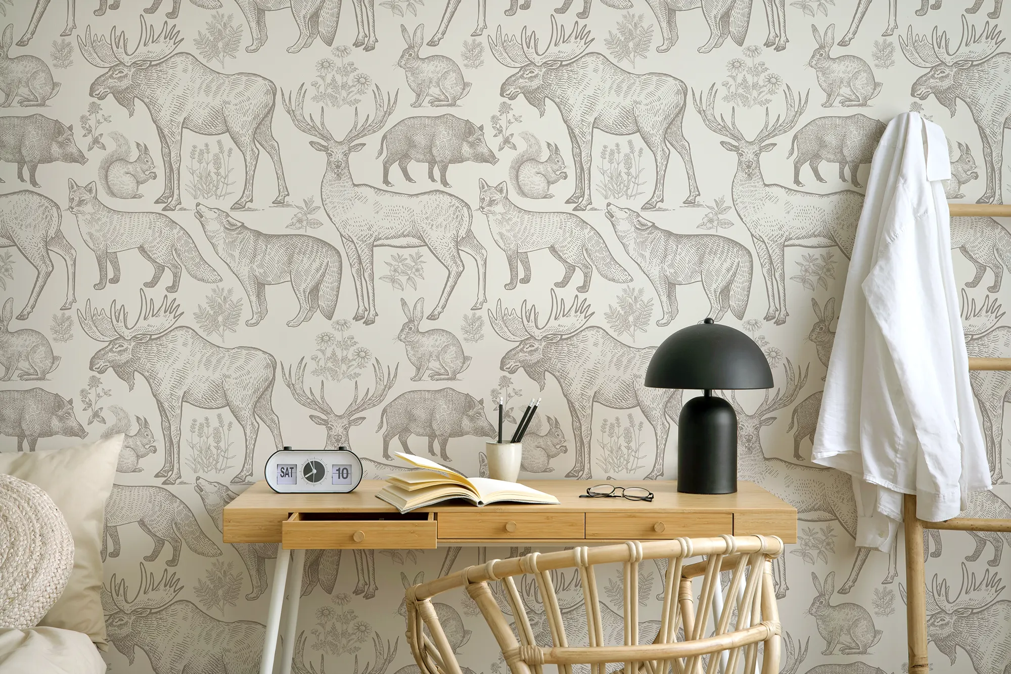 interior-design-inspiration-traditional-style-wallpaper-wall-gravure-animals-vintage-grey